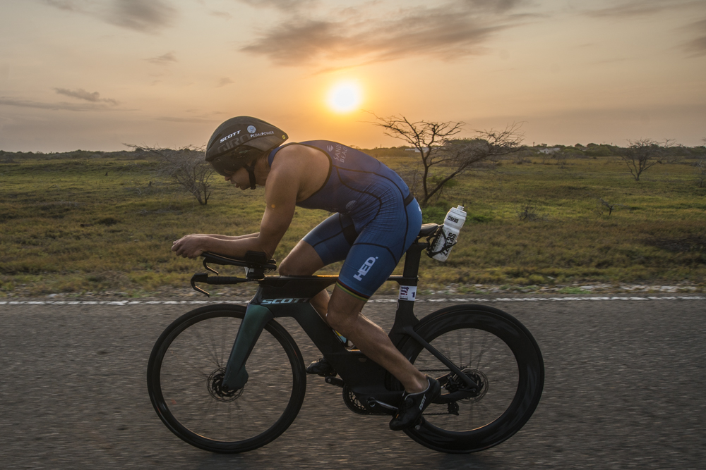 Pedaleando con el amanecer.